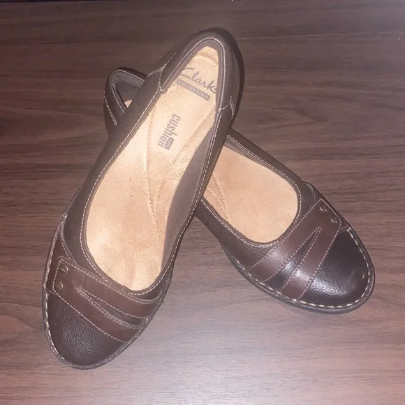 2 for $40 Clarks Collection Women’s Size 7 Shoes Brown Leather Slip On Loafer - Picture 2 of 13